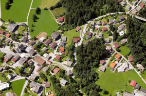 Vue aérienne d'un village